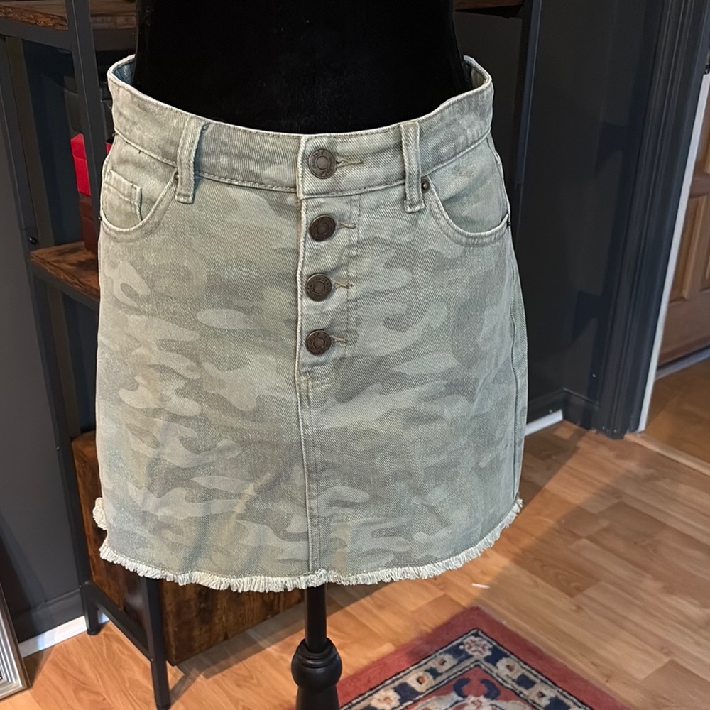 Camouflage Button-Front Skirt